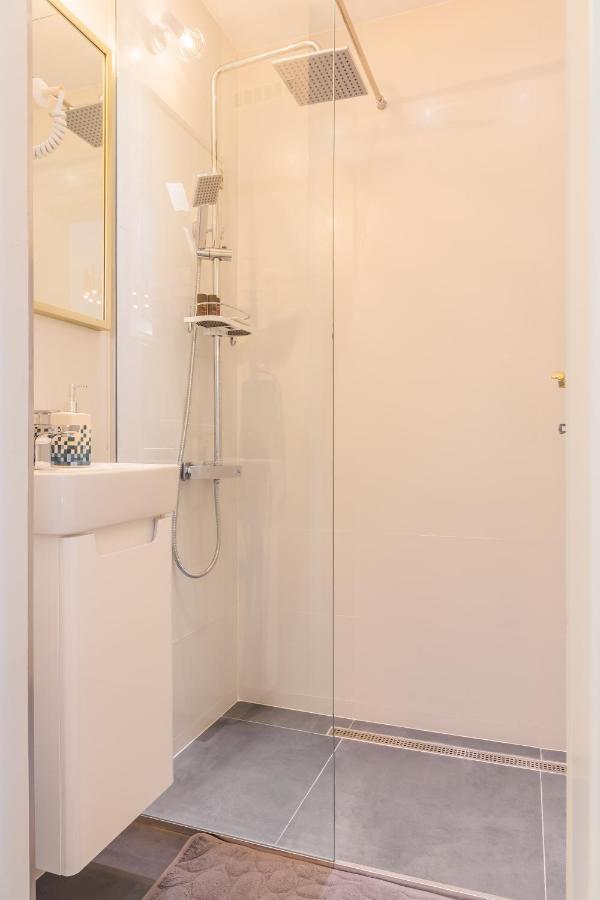 New Studio Carturesti - City Center Bucureşti Ngoại thất bức ảnh